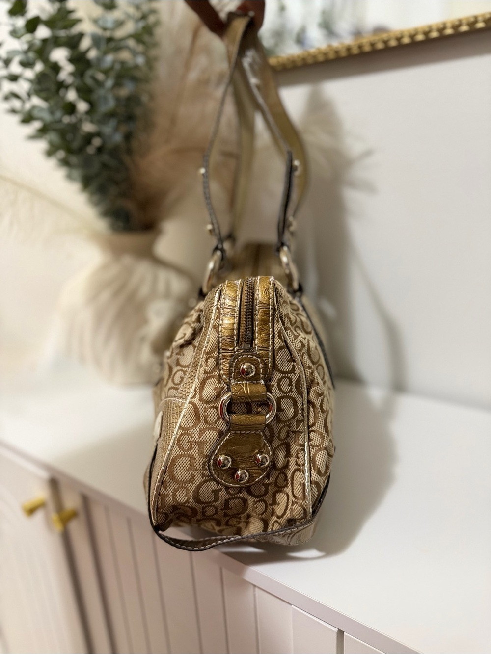 Vintage Guess Monogram Shoulder Bag 🤎 - Picture 3 of 7